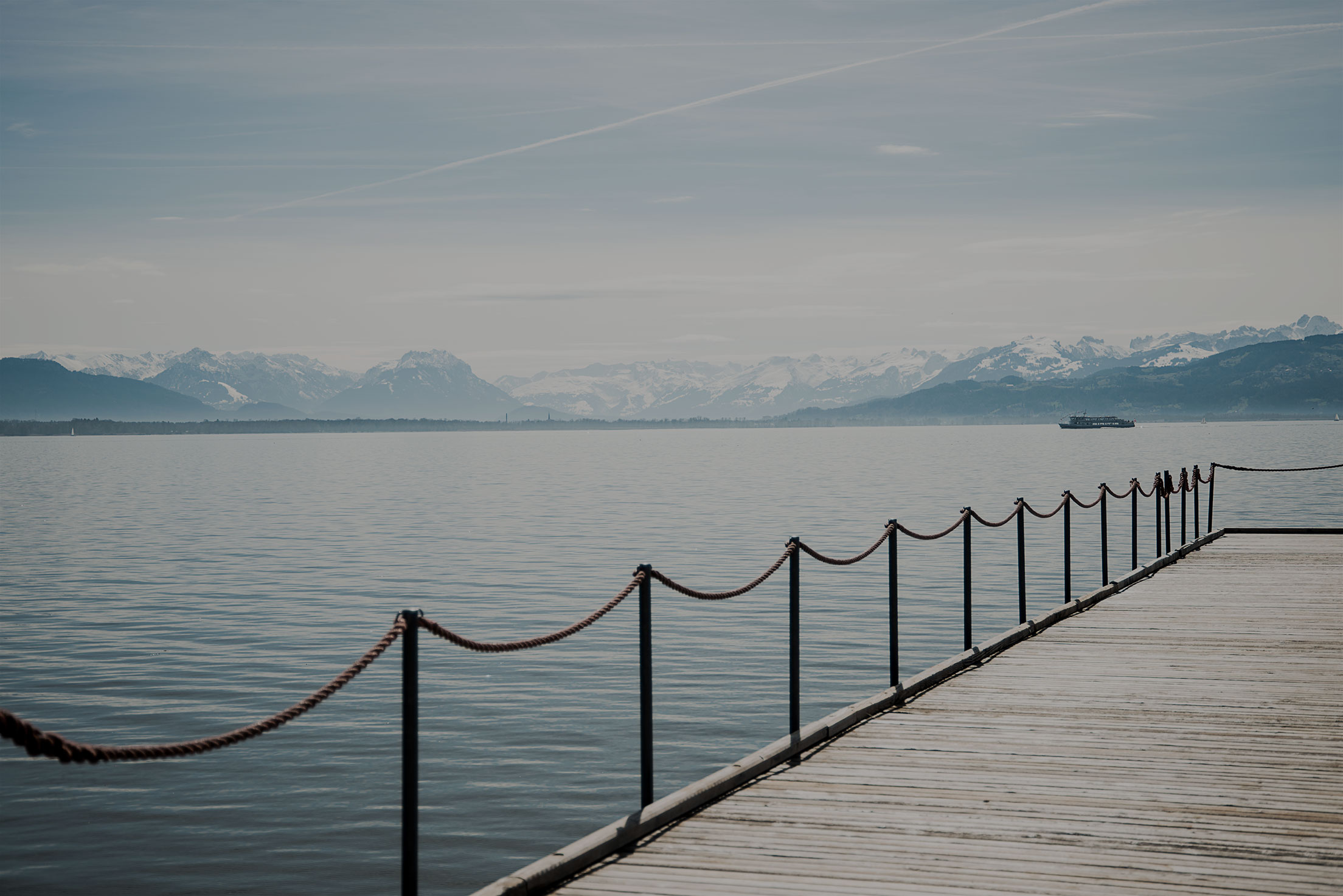 Fotograf auf einem Steg in Lindau am Bodensee